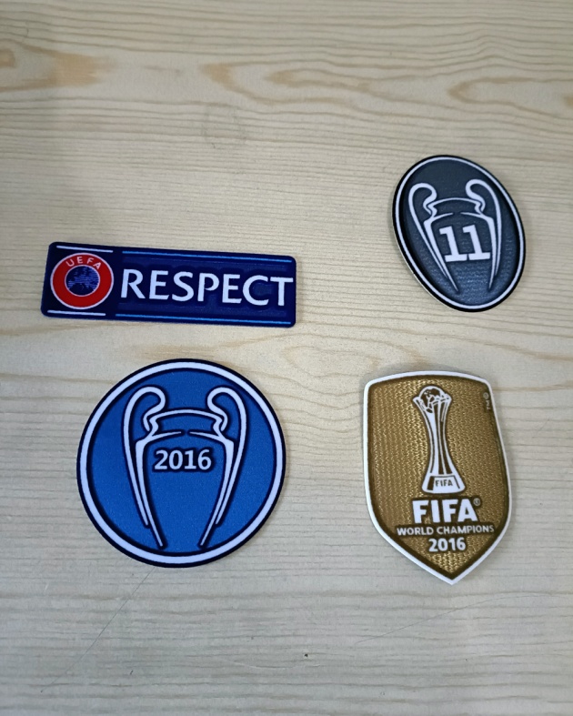 Tabella taglie e misure Kit Toppe Badge patches per maglia calcio REAL MADRID 2017 18 Champions