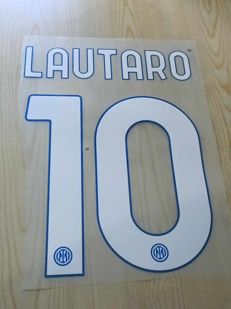 Tabella taglie e misure Kit Personalizzazione Nameset x maglia calcio ADULTO UOMO 2021 22 INTER FC Home LAUTARO 10 MARTINEZ Bianco
