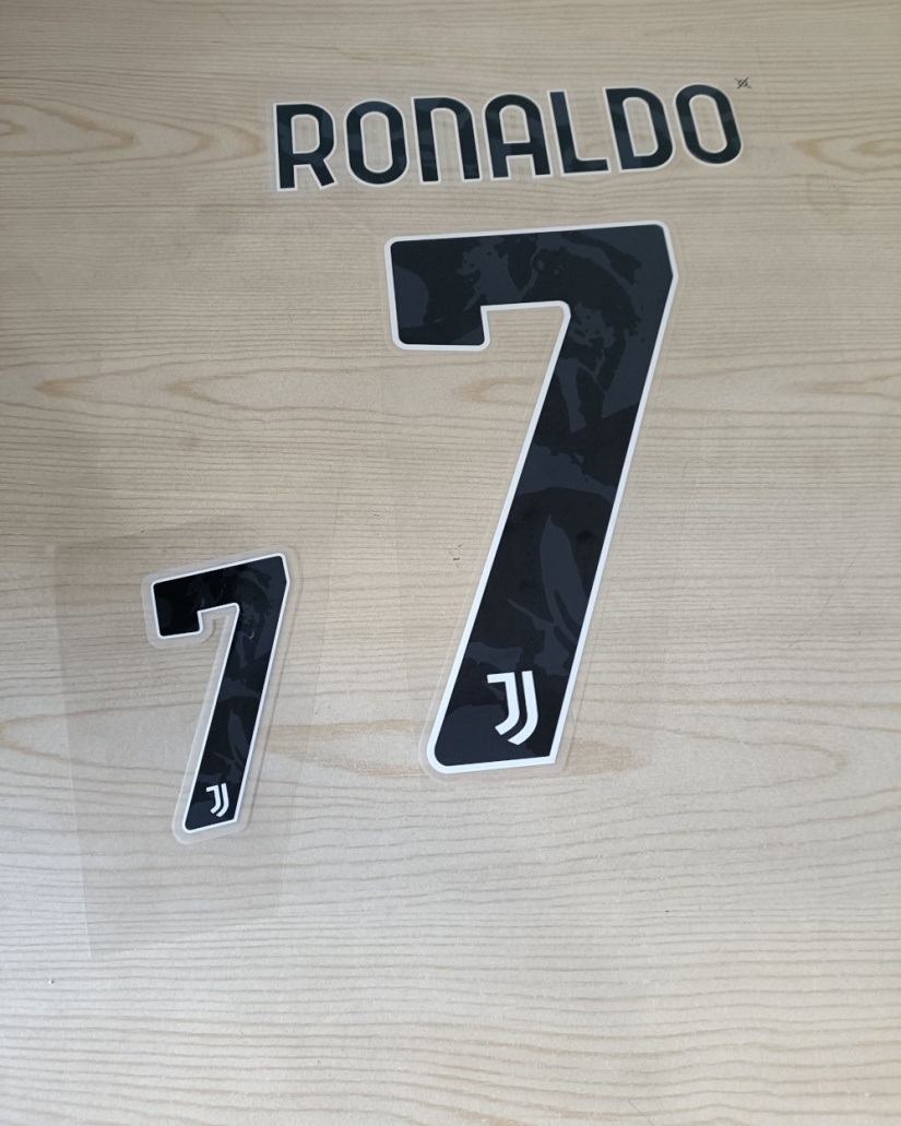 Tabella taglie e misure Kit Personalizzazione Nameset x maglia e pantaloncini calcio 2020 21 Serie A Tim JUVENTUS CR 7 da UOMO ADULTO Home Nero Ronaldo