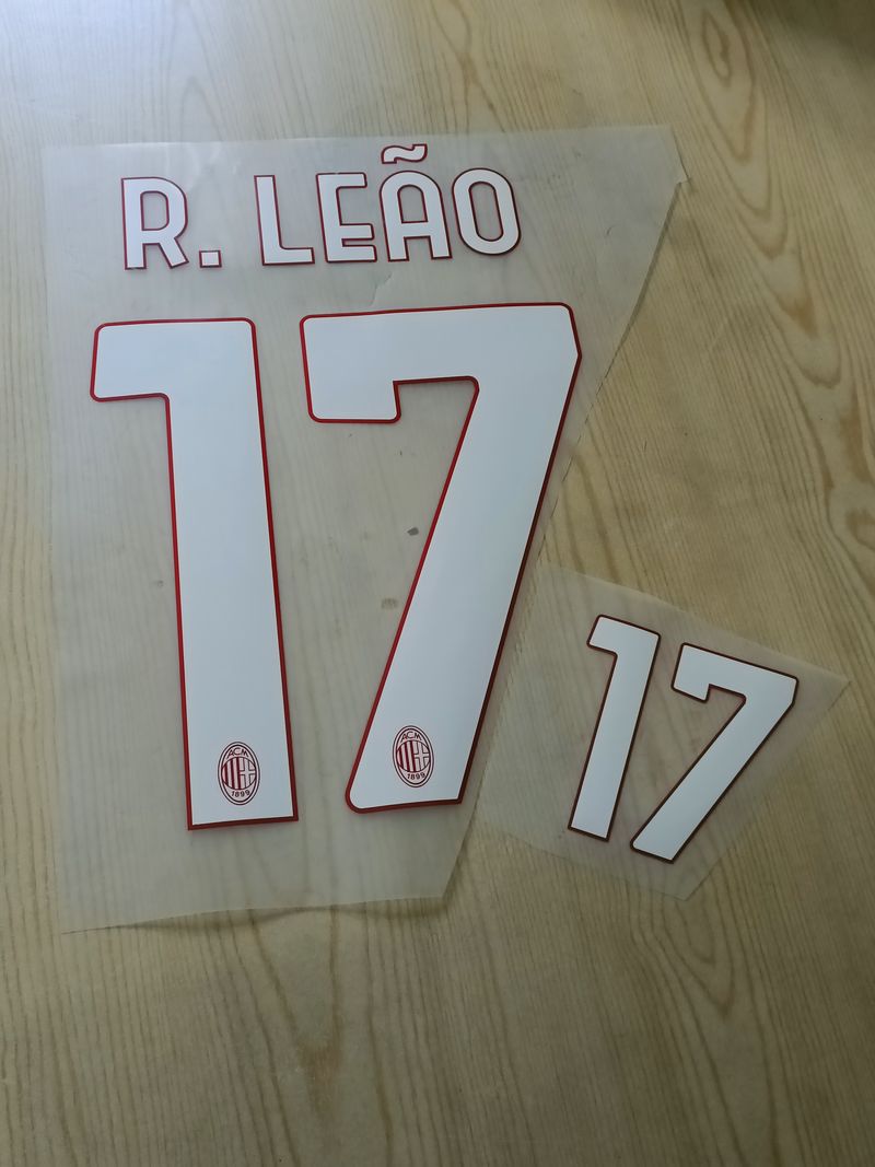 Tabella taglie e misure Kit Personalizzazione Nameset x maglia e pantaloncini calcio 2022 23  AC Milan Home Bianco R.Leao 17 Per maglia da RAGAZZO BAMBINO
