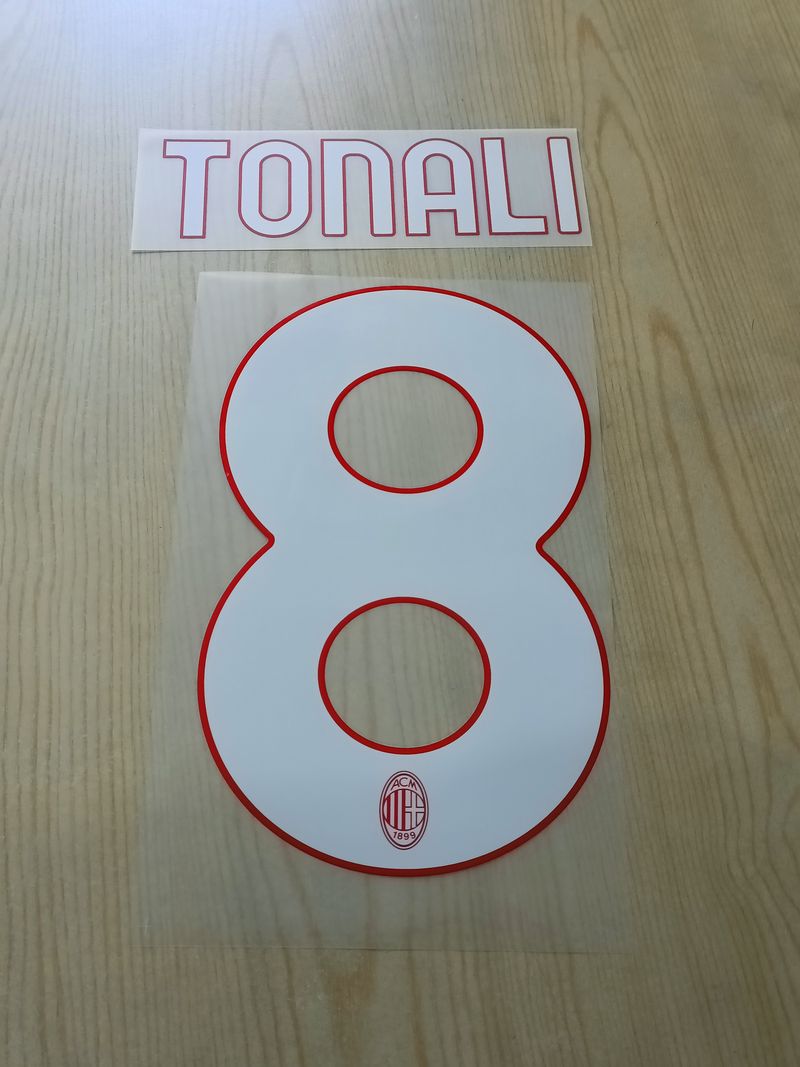 Tabella taglie e misure Kit Personalizzazione Nameset x maglia calcio 2022 23 AC Milan Home Bianco Sandro TONALI 8 Per maglia da UOMO ADULTO