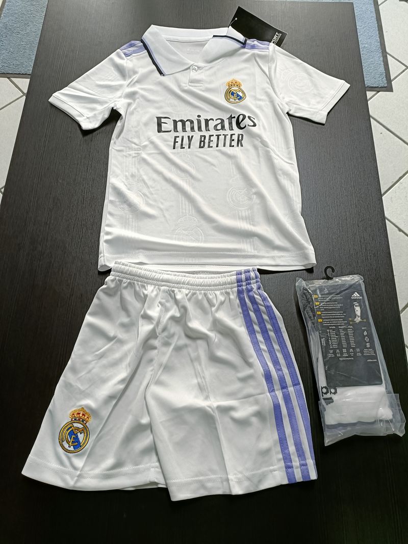 Complete Football Kit REAL MADRID Home 2022 23 KIDS BOY No Brand White