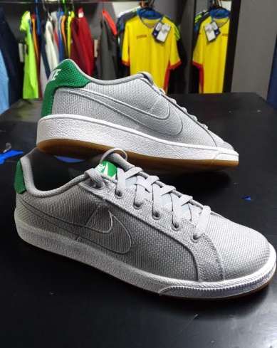 SCARPE NIKE Sneakers Trainers Sportive COURT ROYAL PREMIUM NERO BLACK 805556 003 SCARPE NIKE Sneakers Trainers Sportive COURT ROYAL PREMIUM NERO BLACK 805556 003