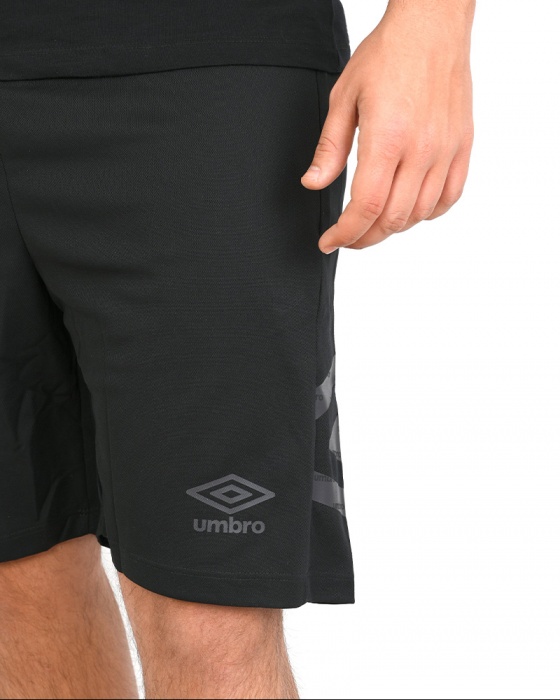 umbro shorts with zip pockets