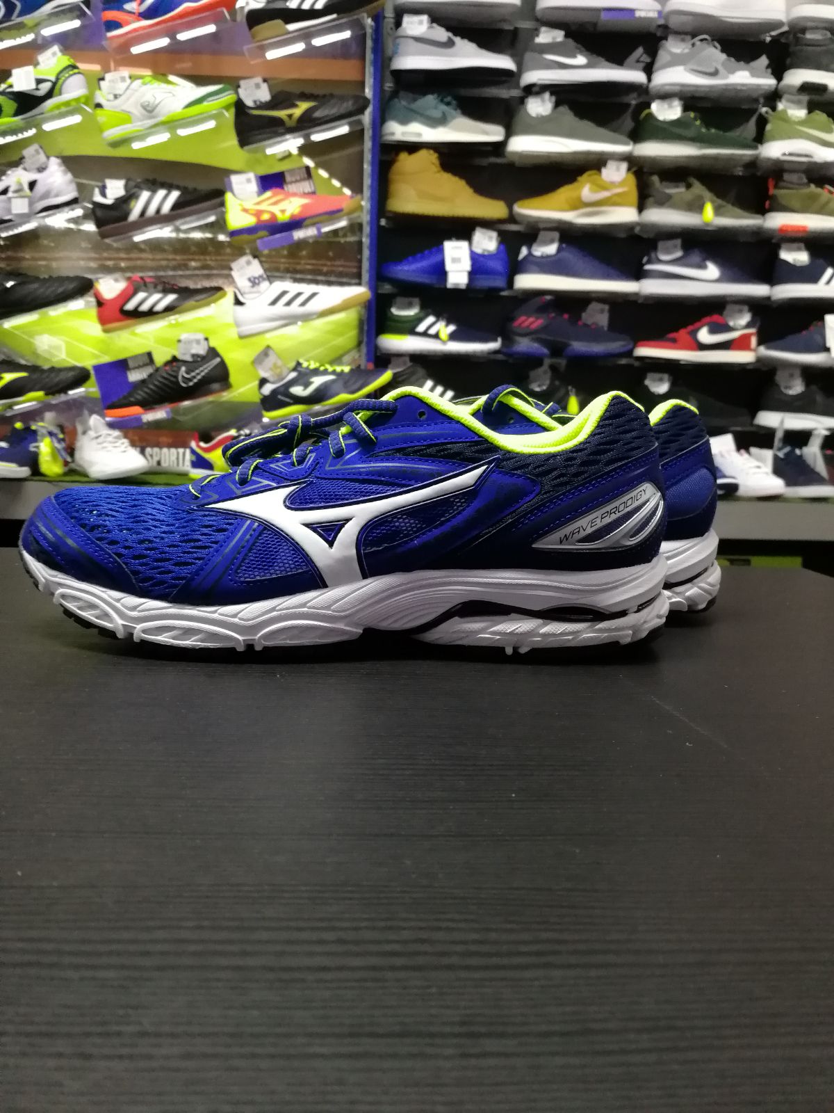 mizuno running a3