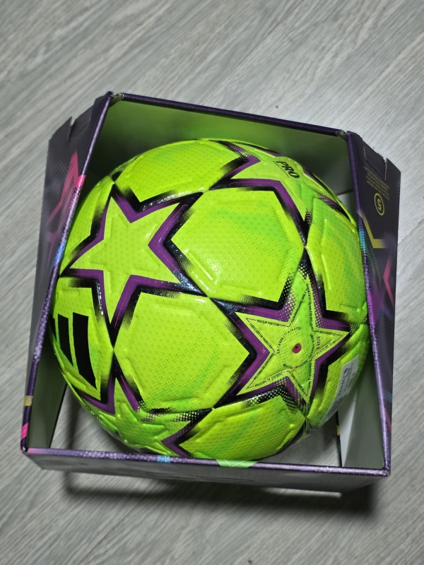 pallone Calcio Ufficiale Official match ball Adidas Uefa Champions League PRO WINTER 2026 27 FLUO - Adidas UEFA Champions League PRO WINTER 2026 27 FLUO Official Match Ball - Ballon de match officiel Adidas UEFA Champions League PRO Hiver 2026-2027 Fluo - Adidas UEFA Champions League PRO WINTER 2026 27 FLUO Offizieller Spielball
