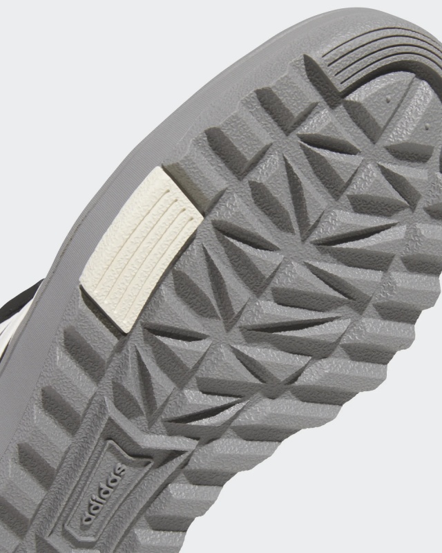 Scarpe sportive Sneakers Adidas Hoops 4.0 Mid Winter Caviglia alta Lifestyle UOMO Nero, Bianco, Grigio - Adidas Hoops 4.0 Mid Winter High-Top Lifestyle Sneakers for Men Black, White, Grey - Baskets montantes lifestyle Adidas Hoops 4.0 Mid Winter pour homme, noir, blanc, gris - Adidas Hoops 4.0 Mid Winter High-Top Lifestyle-Sneaker für Herren, Schwarz, Weiß, Grau