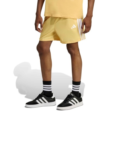 pantaloncini adidas 3 Stripes Chelsea Uomo Poliestere woven con tasche Giallo Bianco - adidas 3 Stripes Chelsea Mens Woven Polyester Shorts with Pockets Yellow White - Short adidas Chelsea 3 bandes en polyester tissé pour homme avec poches, jaune et blanc - adidas 3-Streifen Chelsea Herren-Shorts aus gewebtem Polyester mit Taschen, Gelb/Weiß