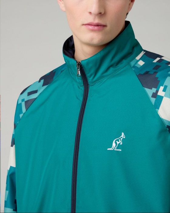 Tuta intera completa Australian TACTICS IN BRICE TENNIS Poliestere Woven Microfibra uomo made In Italy EVERGLADES - Australian TACTICS IN BRICE TENNIS Polyester Woven Microfiber Men\'s Full Tracksuit Made In Italy EVERGLADES - Survêtement intégral pour homme Australian TACTICS IN BRICE TENNIS en microfibre de polyester tissée, fabriqué en Italie, EVERGLADES - Australische Taktiken im BRICE Tennis-Trainingsanzug für Herren aus gewebter Polyester-Mikrofaser, hergestellt in Italien, Everglades