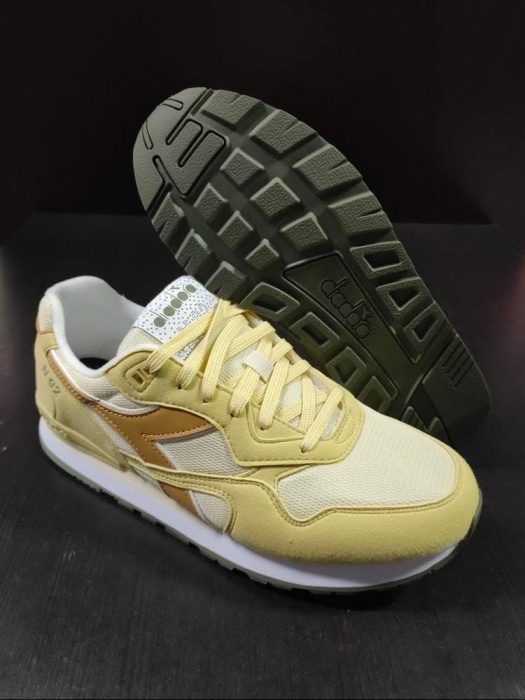 Scarpe sportive sneakers Diadora N.92 Uomo Giallo PASTINACA - Diadora N.92 Mens Yellow Stingray Sports Shoes - Chaussures de sport Diadora N.92 pour homme, en galuchat jaune - Diadora N.92 Herren-Sportschuhe in Gelb mit Stachelrochenmuster