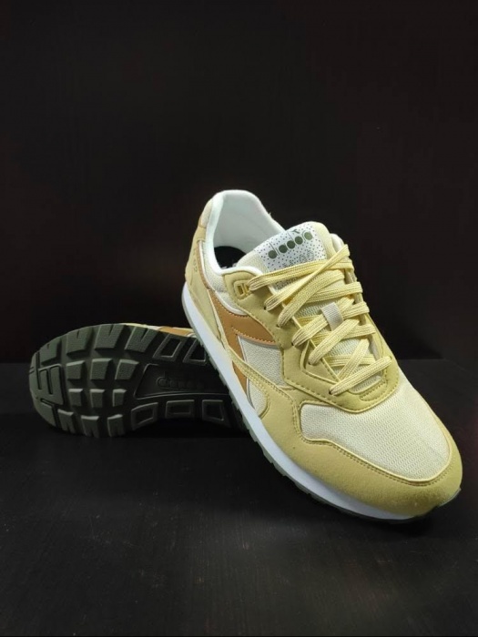 Scarpe sportive sneakers Diadora N.92 Uomo Giallo PASTINACA - Diadora N.92 Mens Yellow Stingray Sports Shoes - Chaussures de sport Diadora N.92 pour homme, en galuchat jaune - Diadora N.92 Herren-Sportschuhe in Gelb mit Stachelrochenmuster