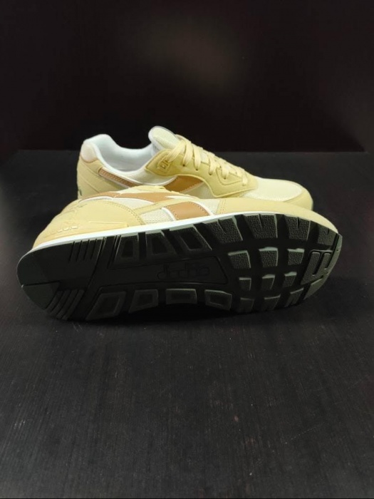 Scarpe sportive sneakers Diadora N.92 Uomo Giallo PASTINACA - Diadora N.92 Mens Yellow Stingray Sports Shoes - Chaussures de sport Diadora N.92 pour homme, en galuchat jaune - Diadora N.92 Herren-Sportschuhe in Gelb mit Stachelrochenmuster