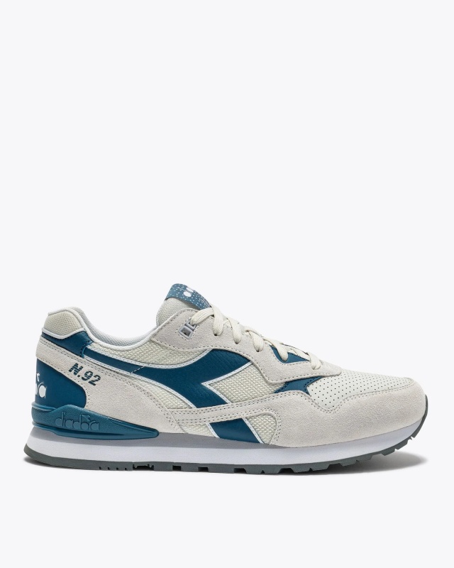 Scarpe sportive sneakers Diadora N.92 ADVANCE Uomo Vera pelle T2 Grigio Blue Spaziale - Sports Shoes Sneakers Diadora N.92 ADVANCE Mens Genuine Leather T2 Grey Space Blue - chaussures de sport Sneakers Diadora N.92 ADVANCE pour homme, en cuir véritable gris sidéral et bleu spatial. - Diadora N.92 ADVANCE Herren-Sneaker aus echtem Leder, Modell T2, Grau/Space Blue