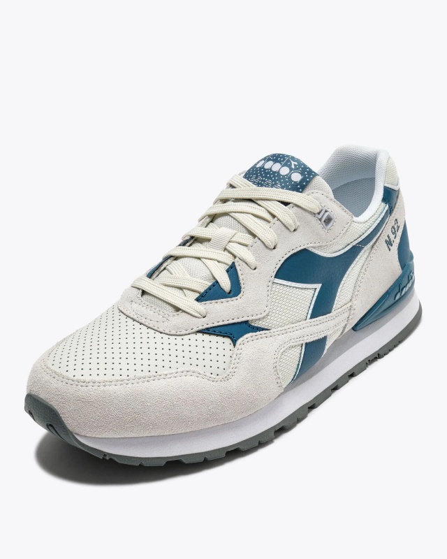 Scarpe sportive sneakers Diadora N.92 ADVANCE Uomo Vera pelle T2 Grigio Blue Spaziale - Sports Shoes Sneakers Diadora N.92 ADVANCE Mens Genuine Leather T2 Grey Space Blue - chaussures de sport Sneakers Diadora N.92 ADVANCE pour homme, en cuir véritable gris sidéral et bleu spatial. - Diadora N.92 ADVANCE Herren-Sneaker aus echtem Leder, Modell T2, Grau/Space Blue