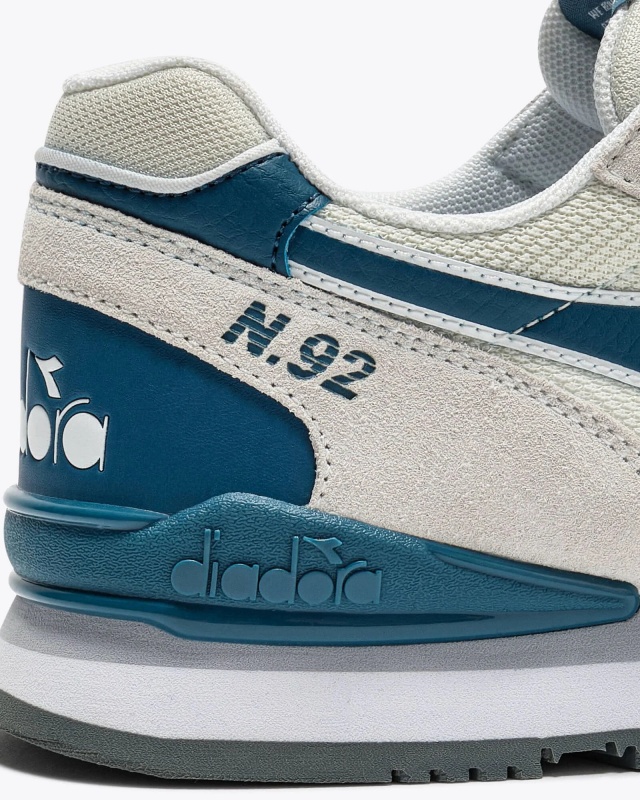 Scarpe sportive sneakers Diadora N.92 ADVANCE Uomo Vera pelle T2 Grigio Blue Spaziale - Sports Shoes Sneakers Diadora N.92 ADVANCE Mens Genuine Leather T2 Grey Space Blue - chaussures de sport Sneakers Diadora N.92 ADVANCE pour homme, en cuir véritable gris sidéral et bleu spatial. - Diadora N.92 ADVANCE Herren-Sneaker aus echtem Leder, Modell T2, Grau/Space Blue