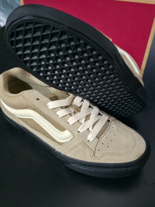 Scarpe sportive sneakers VANS Caldrone BLOS BLACK Incense Suede mesh - Sports shoes sneakers VANS Caldrone BLOS BLACK Incense Suede mesh - Baskets de sport VANS Caldrone BLOS NOIR Encens Daim Mesh - Sportschuhe Sneaker VANS Caldrone BLOS BLACK Incense Wildleder Mesh