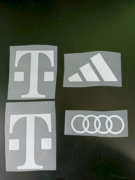 KIT Sponsor commerciale T Mobile Adidas Audi  Replica per maglia allenamento, polo, Felpa, Giacca, Top BAYERN BIANCO 2023 24 - KIT Commercial sponsor T Mobile Adidas Audi Replica for training shirt, polo shirt, sweatshirt, jacket, top BAYERN WHITE 2023 24 - KIT Sponsor commercial T Mobile Adidas Audi Replica pour maillot d\'entraînement, polo, sweat-shirt, veste, haut BAYERN BLANC 2023 24 - KIT Kommerzieller Sponsor T Mobile Adidas Audi Replica für Trainingsshirt, Poloshirt, Sweatshirt, Jacke, Top BAYERN WHITE 2023 24