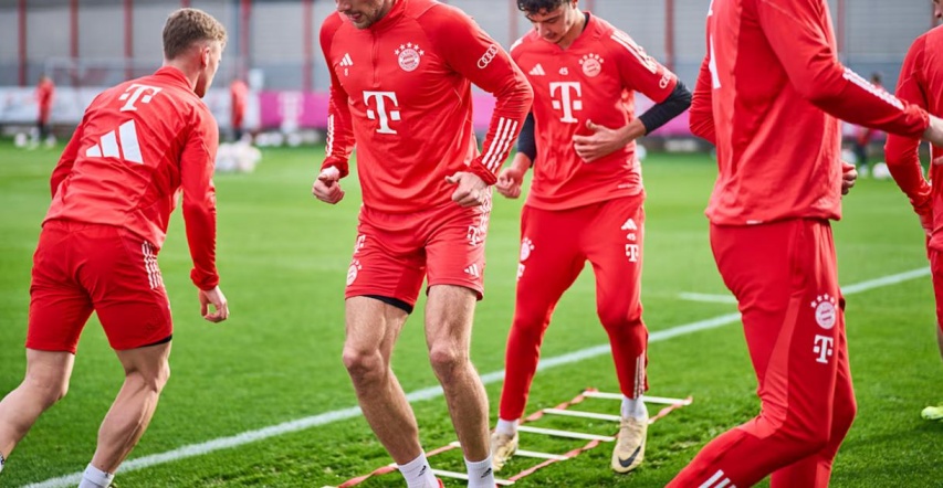 KIT Sponsor commerciale T Mobile Adidas Audi  Replica per maglia allenamento, polo, Felpa, Giacca, Top BAYERN BIANCO 2023 24 - KIT Commercial sponsor T Mobile Adidas Audi Replica for training shirt, polo shirt, sweatshirt, jacket, top BAYERN WHITE 2023 24 - KIT Sponsor commercial T Mobile Adidas Audi Replica pour maillot d\'entraînement, polo, sweat-shirt, veste, haut BAYERN BLANC 2023 24 - KIT Kommerzieller Sponsor T Mobile Adidas Audi Replica für Trainingsshirt, Poloshirt, Sweatshirt, Jacke, Top BAYERN WHITE 2023 24