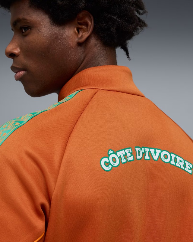 Giacca Tuta Sportiva Costa d Avorio Puma Stadium Pre Match KING Anthem Mondiali 2026 Warm Chestnut-PUMA White - Puma Ivory Coast Stadium Pre-Match KING Anthem World Cup 2026 Tracksuit Jacket Warm Chestnut-PUMA White - Veste de survêtement Puma Côte d\'Ivoire Stadium Pre-Match KING Anthem Coupe du Monde 2026, marron chaud - PUMA Blanc - Puma Elfenbeinküste Stadion Pre-Match KING Anthem WM 2026 Trainingsjacke Warm Chestnut-PUMA Weiß