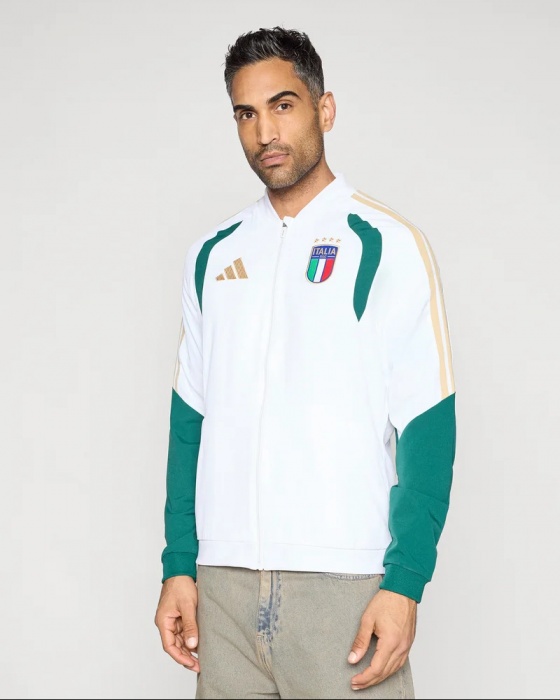 Giacca Tuta Rappresentanza ITALIA FIGC adidas Uomo Mondiali 2026 Bianco - Presentation Suit Jacket adidas Mens 2026 World Cup FIGC Italy White - Veste de présentation adidas pour homme Coupe du monde 2026 FIGC Italie Blanc - Präsentationsanzugjacke adidas Herren 2026 World Cup FIGC Italien Weiß
