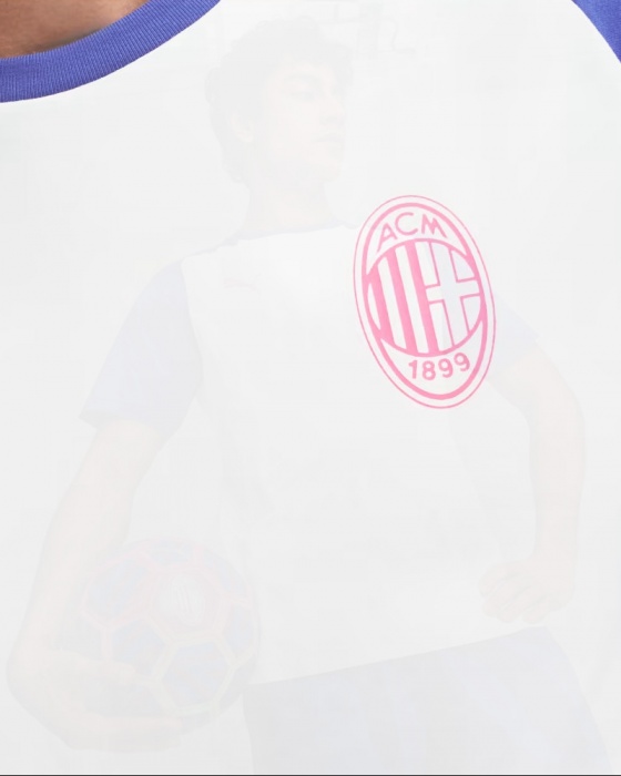 Maglia Maglietta T-shirt tempo libero AC MILAN Puma CASUALS Girocollo Cotone Uomo 2023 24 Bianco Blue Third - Leisure T-shirt AC MILAN Puma CASUALS Round Neck Cotton Man 2023 24 White Blue Third - T-shirt de loisirs AC MILAN Puma CASUALS col rond coton homme 2023 24 blanc bleu troisième - Freizeit-T-Shirt AC MILAN Puma CASUALS Rundhals-Baumwollmann 2023 24 Weiß Blau Dritter
