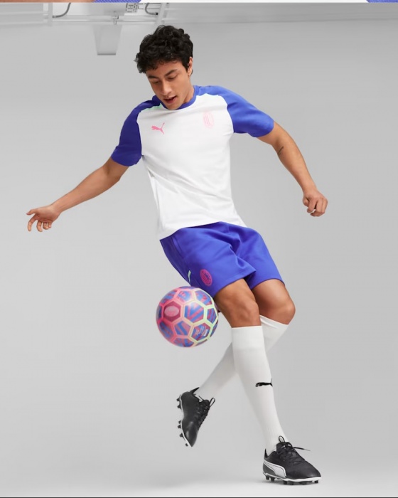 Maglia Maglietta T-shirt tempo libero AC MILAN Puma CASUALS Girocollo Cotone Uomo 2023 24 Bianco Blue Third - Leisure T-shirt AC MILAN Puma CASUALS Round Neck Cotton Man 2023 24 White Blue Third - T-shirt de loisirs AC MILAN Puma CASUALS col rond coton homme 2023 24 blanc bleu troisième - Freizeit-T-Shirt AC MILAN Puma CASUALS Rundhals-Baumwollmann 2023 24 Weiß Blau Dritter