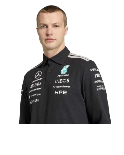 Polo maglia Mercedes PETRONAS FORMULA 1 TEAM ENGINEERS maniche Lunghe Cotone Uomo 2026 Nero - Mercedes PETRONAS FORMULA 1 TEAM ENGINEERS Long Sleeve Cotton Polo Shirt Men 2026 Black - Polo à manches longues en coton noir Mercedes PETRONAS FORMULA 1 TEAM ENGINEERS pour homme, collection 2026 - Mercedes PETRONAS FORMEL 1 TEAM ENGINEERS Langarm-Poloshirt aus Baumwolle für Herren, Schwarz, 2026