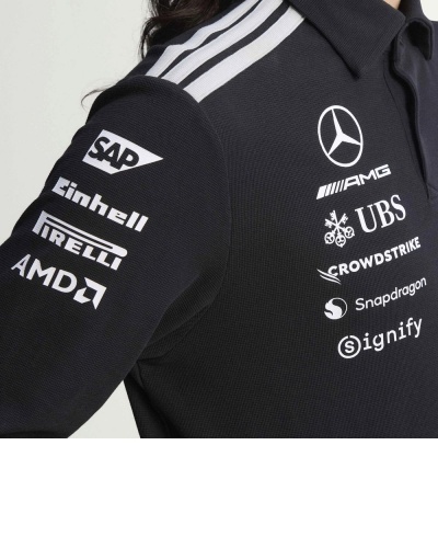 Polo maglia Mercedes PETRONAS FORMULA 1 TEAM ENGINEERS maniche Lunghe Cotone Uomo 2026 Nero - Mercedes PETRONAS FORMULA 1 TEAM ENGINEERS Long Sleeve Cotton Polo Shirt Men 2026 Black - Polo à manches longues en coton noir Mercedes PETRONAS FORMULA 1 TEAM ENGINEERS pour homme, collection 2026 - Mercedes PETRONAS FORMEL 1 TEAM ENGINEERS Langarm-Poloshirt aus Baumwolle für Herren, Schwarz, 2026