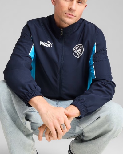 Giacca tuta sportiva MANCHESTER CITY MUFC ftblARCHIVE Uomo 2025 Blue - Sport suit jacket MANCHESTER CITY MUFC ftblARCHIVE Men 2025 Blue - Veste de costume de sport MANCHESTER CITY MUFC ftblARCHIVE Homme 2025 Bleu - Sportanzugjacke MANCHESTER CITY MUFC ftblARCHIVE Herren 2025 Blau