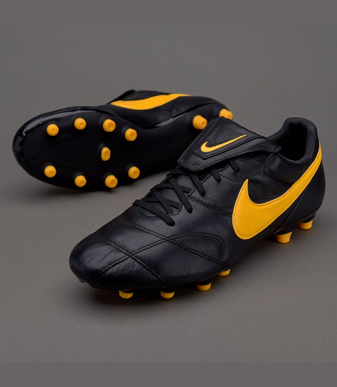 black nike football boots mens